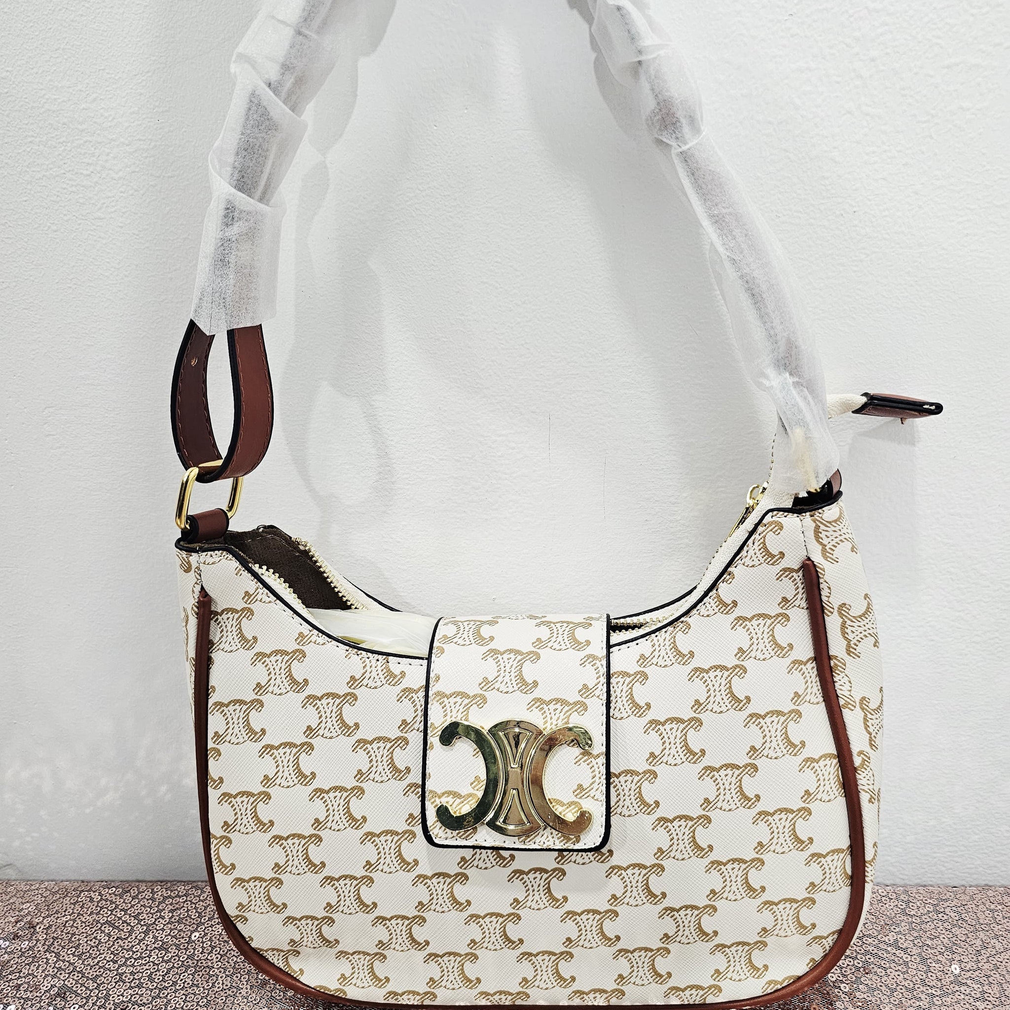 Chic Hodo Bag with Triomphe Monogram and Iconic Clasp